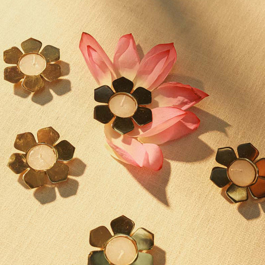 Petal Tlight holder with tlights set of 5 - Gold