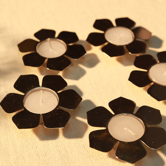 Petal Tlight holder with tlights set of 5 - Silver