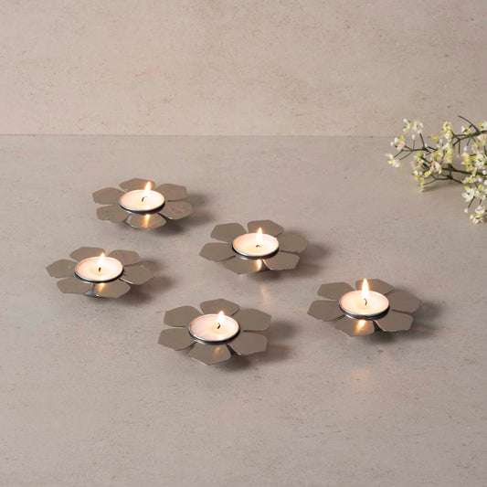 Petal Tlight holder with tlights set of 5 - Silver