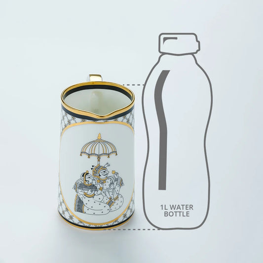 Size comaprsion of ceramic jug with bottle