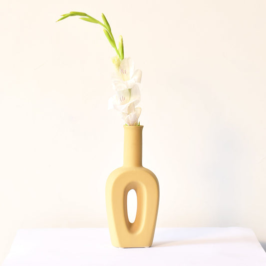ceramic ginger vase with flowers