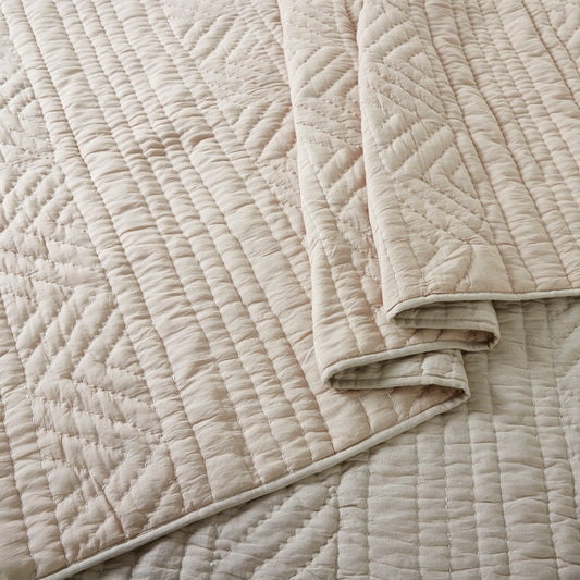 CAPITOL QUILTED BEDDING SET