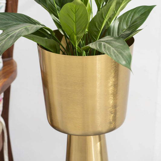 Metal planter for home decor