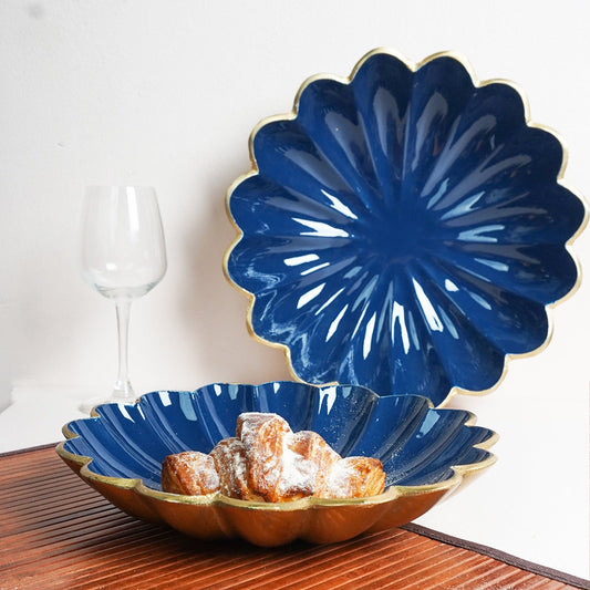 Flower shape bowl in blue and gold color