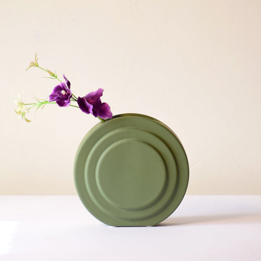 Round contour flower vase in sage