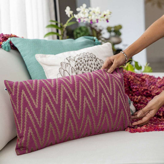 Pillow with zig zag design