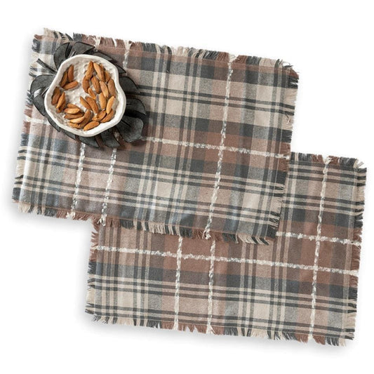 Set of two table napkins in cheks design