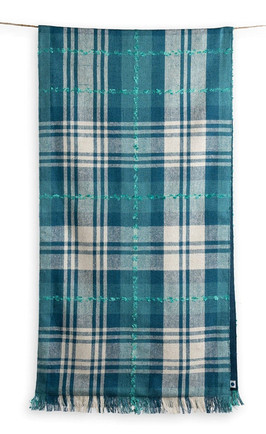 Cotton table runner in denim color