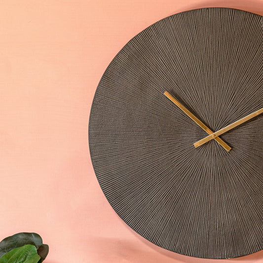 Luxurious wall clock for home decor