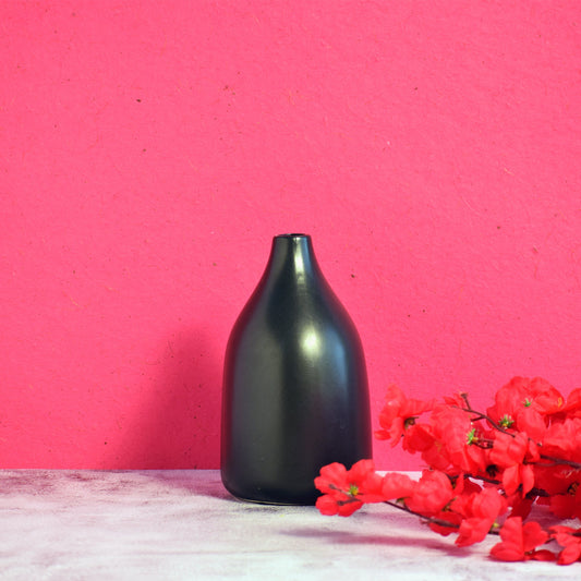 Ceramic nordic linear black vase