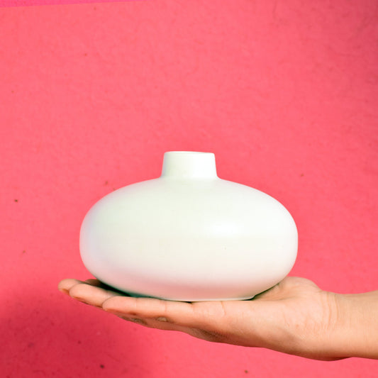 Ceramic white nordic round vase