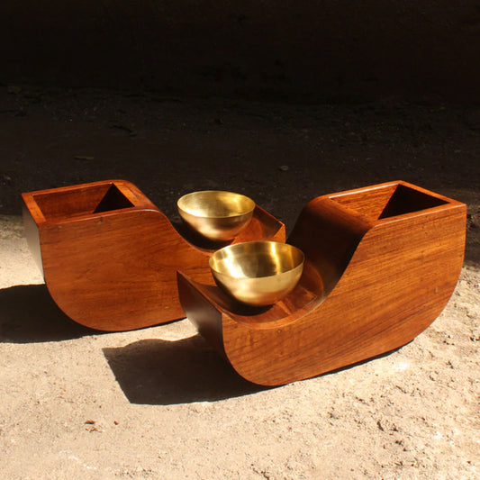 Isometric view of teak wood and brass bowl planter