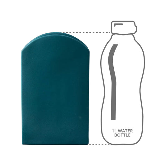 Height comparison of Espen green ceramic vase with a 1l bottle