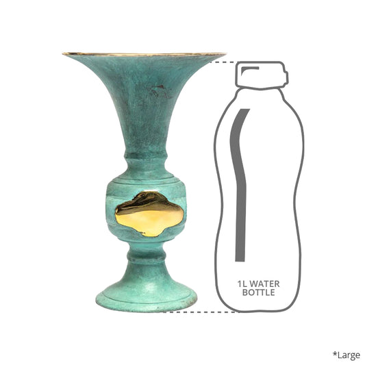 Height comparison of Zebrowski flower vase with a 1l bottle