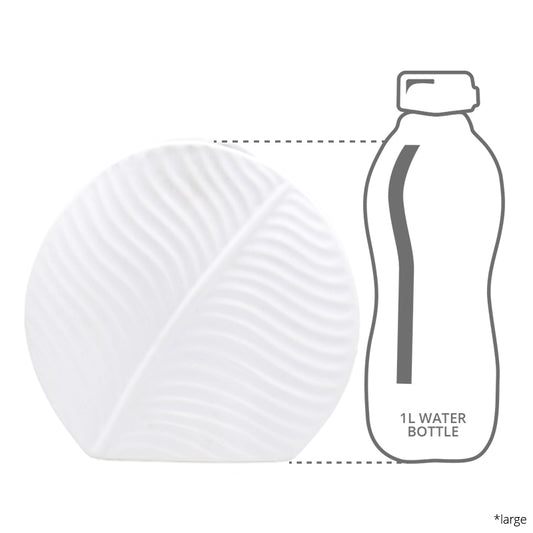 Height of a leaf-shaped, white vase to a 1l bottle