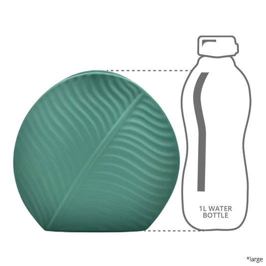 Height of a leaf-shaped, dark green vase to a 1l bottle