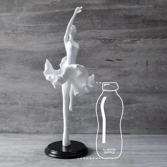 Height comparison of Leia Ballerina figurine with 1l bottle