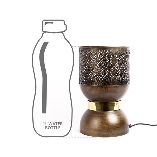 Size comparison of table lamp with bottle