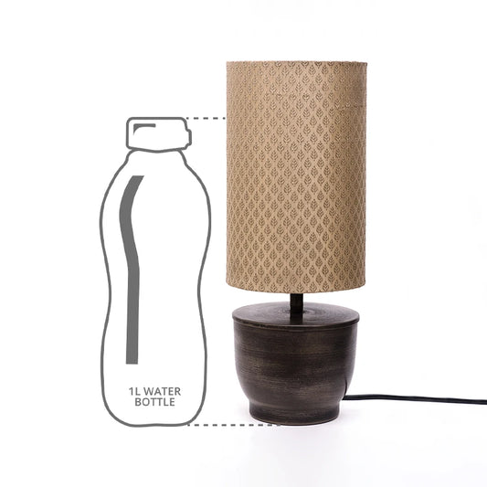 Size comparison of table lamp with bottle