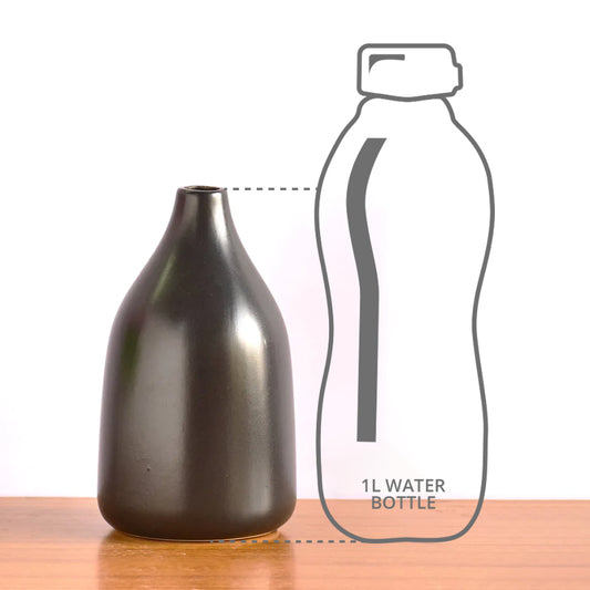Height of a nordic linear black vase to a 1l bottle