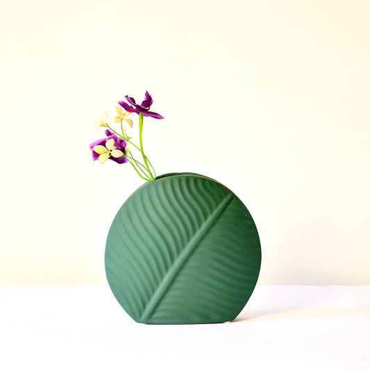 Leaf-shaped flower vase in dark green