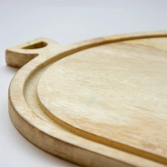Cutting board with juice groove