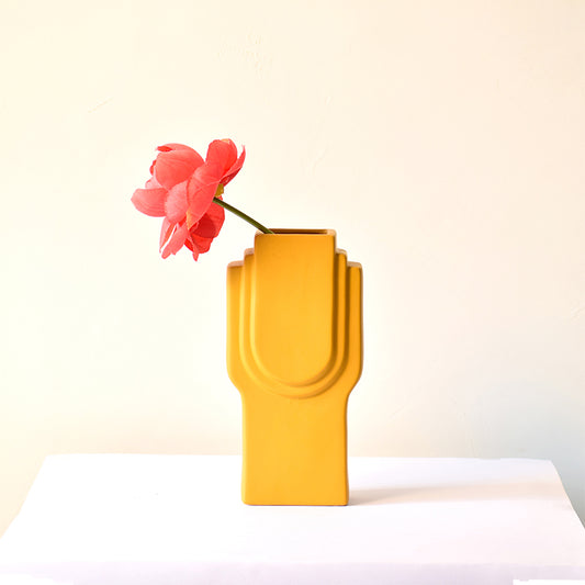Contour square mix yellow vase with flowers